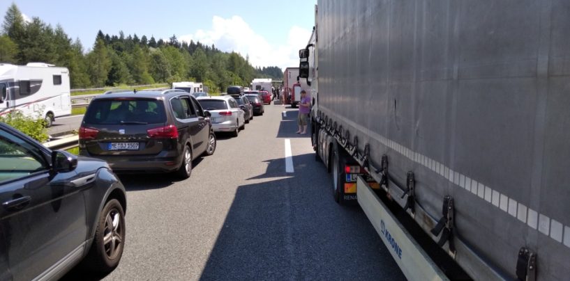 SEDAM SATI ČEKANJA PRED KARAVANKAMA