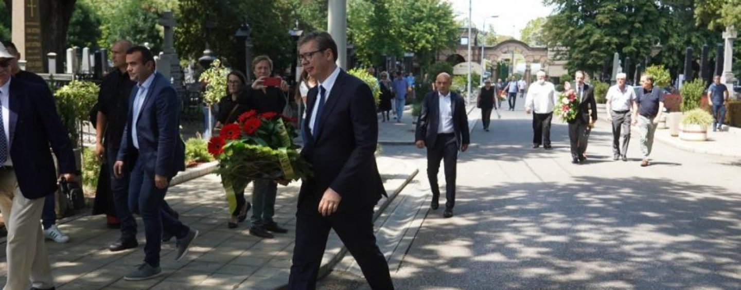 VUČIĆ NA SAHRANI MIROSLAVA LAZANSKOG