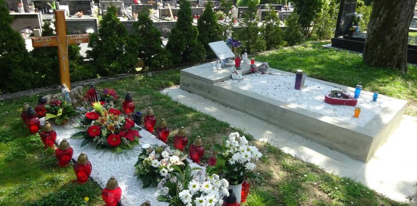 GROBOVI VELIKANA BEZ SPOMENIKA