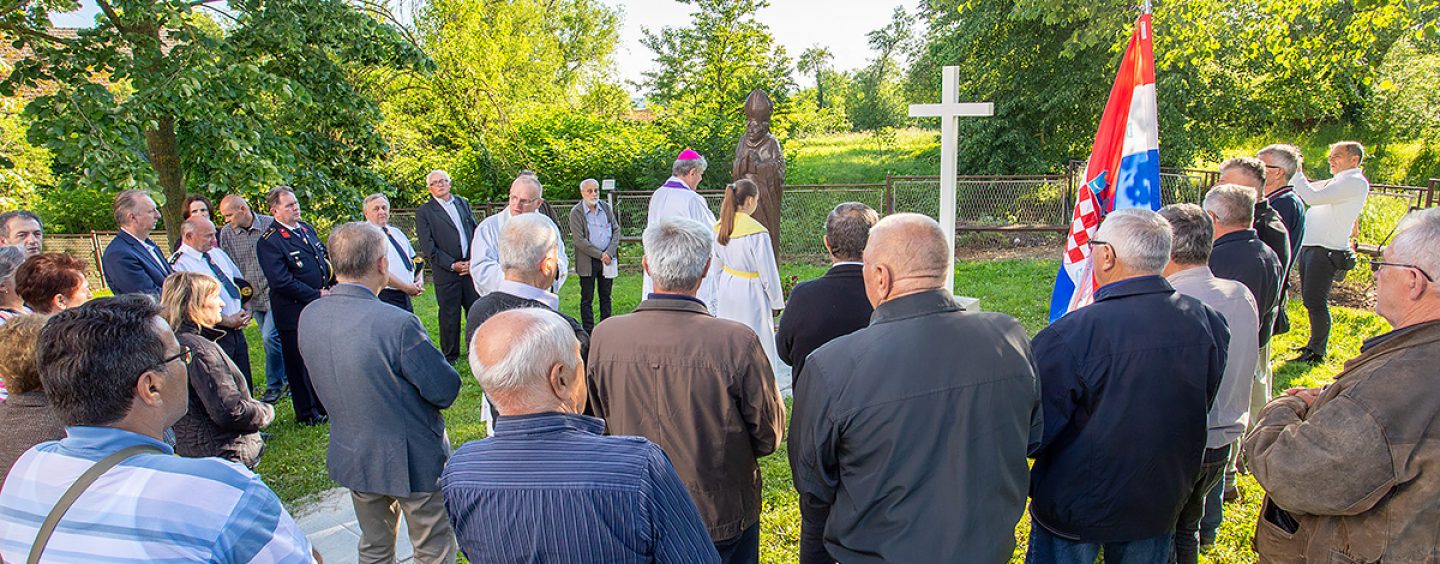 BIJELI KRIŽ ISTINE ZA SAJMIŠTE U PETRINJI I CAPRAŠKOJ  LASINJI