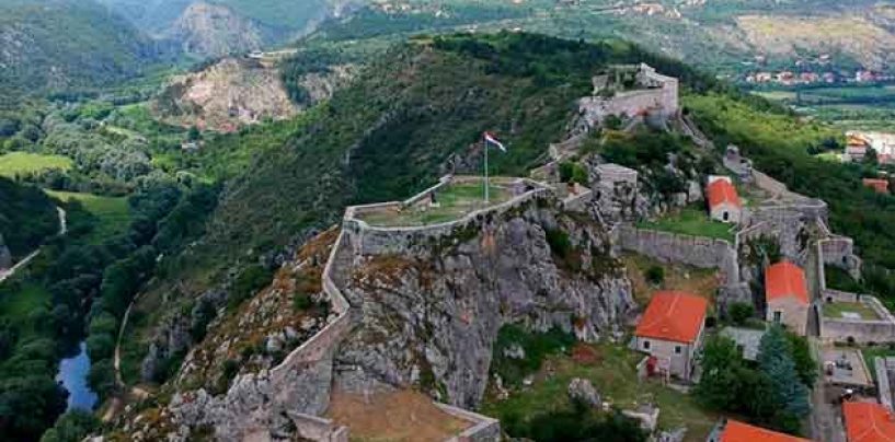 STIJEG SLOBODE U KNINU