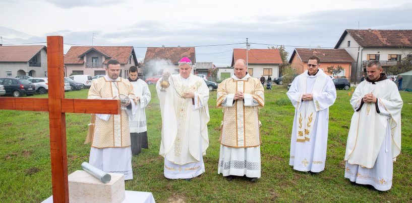 CRKVA IVANA PAVLA II U PETRINJI