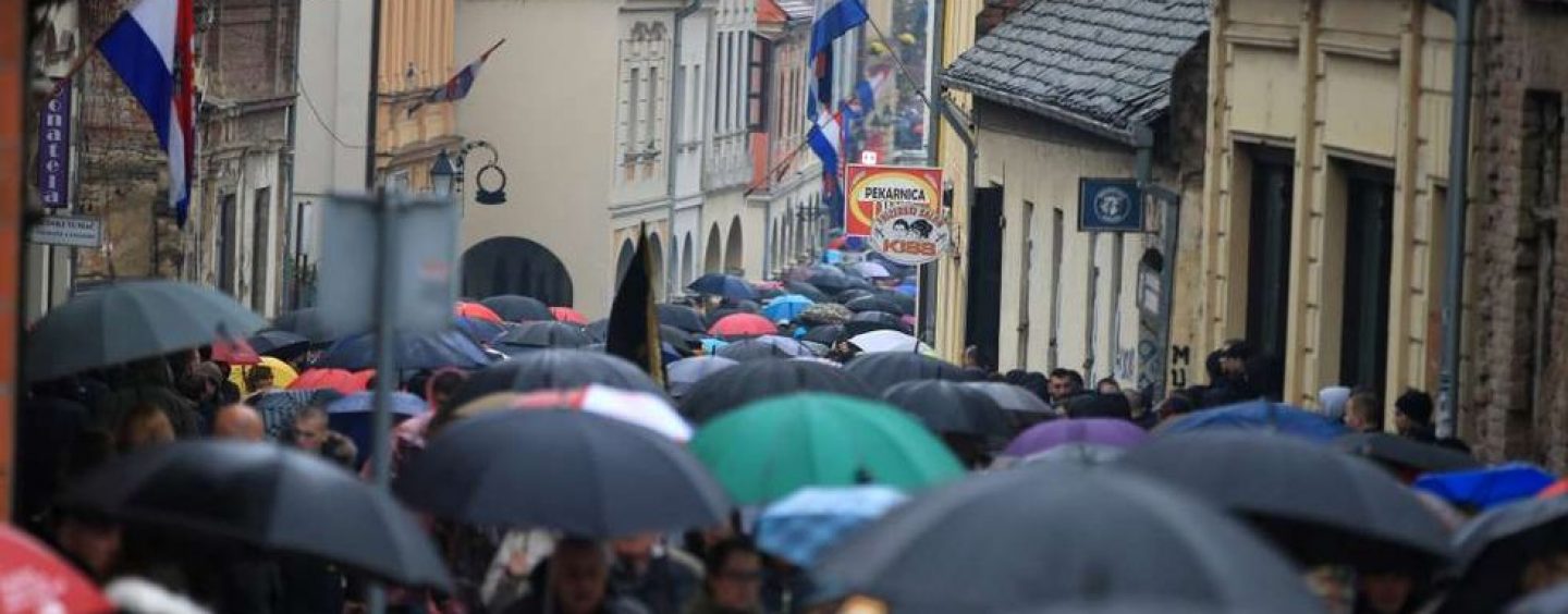 POLITIČARI U PRVOM PLANU KAO DA SU BRANILI VUKOVAR I ŠKABRNJU