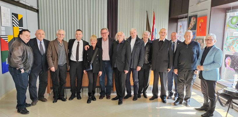 URUČENA PLAKETA BRANKU UVODIĆU