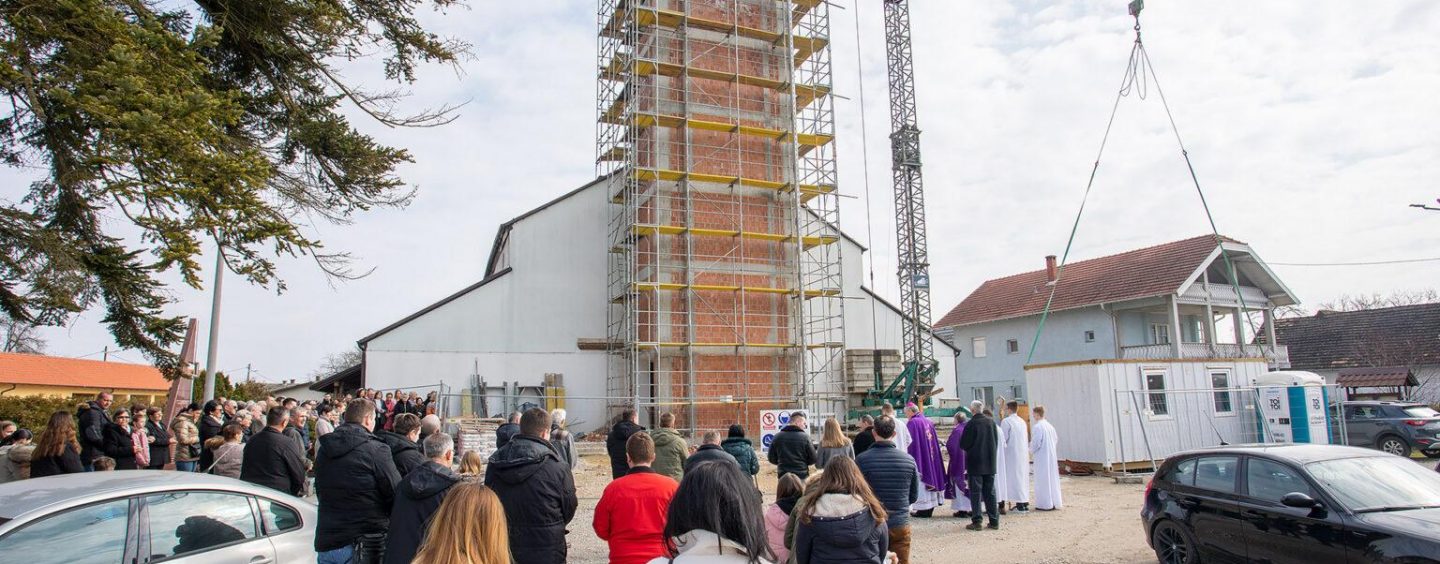 LEKENIK DOBIO CRKVENI TORANJ