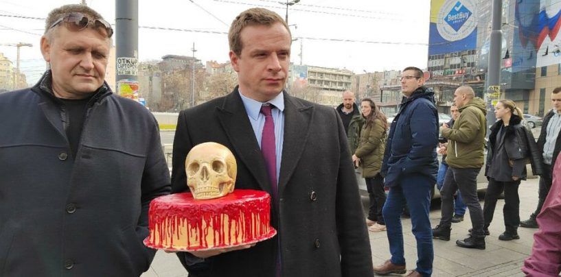 VUČIĆIĆ TVRDI DA PUTIN NE MOŽE DOĆI U SRBIJU