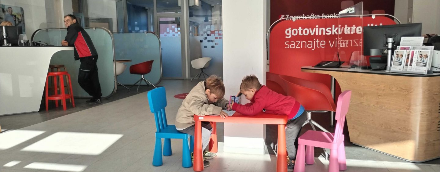 MALI CRTAČI U BANCI