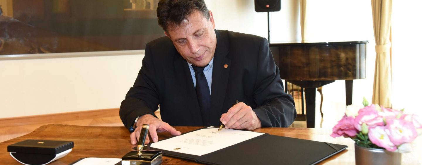 ĐURO SESSA PRIJAVLJEN ZBOG KRIVOTVERENJA POTPISA RADOVANA DOBRONIĆA I NAMJEŠTANJA UTVRĐIVANA OČINSTVA