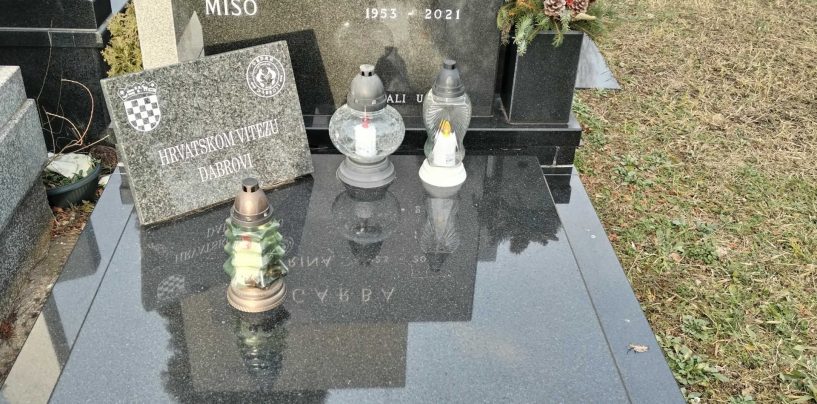 „DABROVI“ OBNOVILI SPOMENIK GARBINIH U SISKU