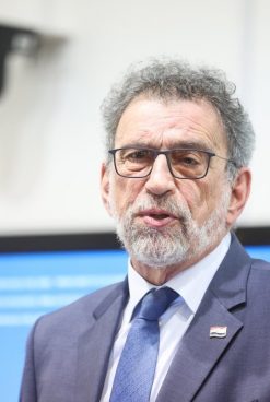 OČITOVANJE O NEUTEMELJENOM POVEZIVANJU MOJEGA RADA S PORICANJEM HOLOKAUSTA