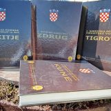 ČETIRI RATNE KNJIGE ČETIRI EURA