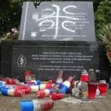 12 APOSTOLA I ČEMPRESA, A DA NE BI UZNEMIRAVALI TAMOŠNJE SRBE NISU SE USUDILI NAPISATI DA SU POGINULI OD ČETNIČKE RUKE