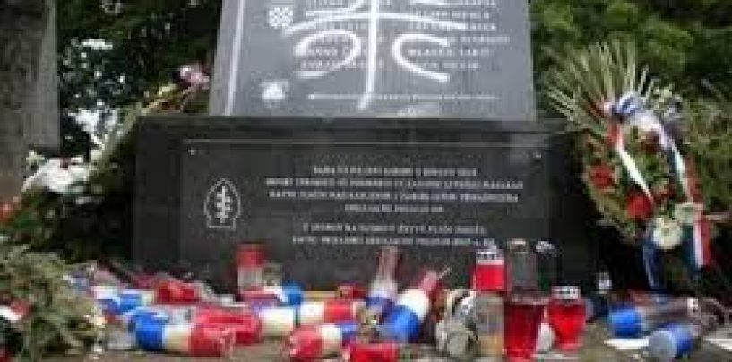 12 ČEMPRESA ZA 12 APOSTOLA, A DA NE BI UZNEMIRAVALI TAMOŠNJE SRBE NISU SE USUDILI NAPISATI DA SU POGINULI OD ČETNIČKE RUKE