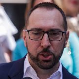 TOMAŠEVIĆEV IGROKAZ, PREKID PRIJENOSA I OFUCANE KRPE NA INSTITUCIJAMA