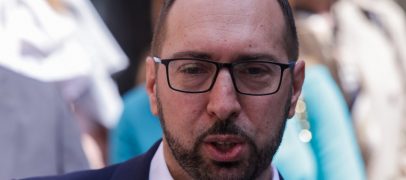 TOMAŠEVIĆEV IGROKAZ, PREKID PRIJENOSA I OFUCANE KRPE NA INSTITUCIJAMA