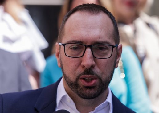 TOMAŠEVIĆEV IGROKAZ, PREKID PRIJENOSA I OFUCANE KRPE NA INSTITUCIJAMA