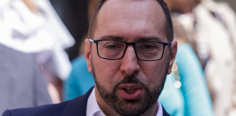 TOMAŠEVIĆEV IGROKAZ, PREKID PRIJENOSA I OFUCANE KRPE NA INSTITUCIJAMA