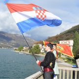ŠAHOVNICA I CRNOGORSKA ZASTAVA U TIVTU