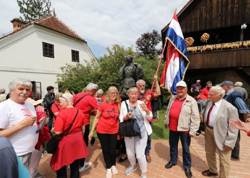 DVIJE HRVATSKE U JEDNOM DANU JE OPASNA ŠIZOFRENIJA