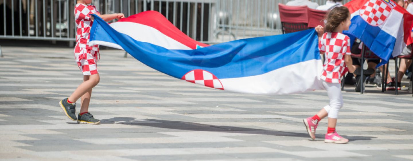 NE TREBAJU NAM NOVI SLETOVI, PRANJE MOZGOVA, ALI DAN DRŽAVNOSTI SE NE SMIJE IGNORIRATI