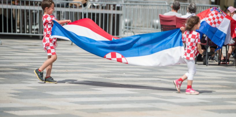 NE TREBAJU NAM NOVI SLETOVI, PRANJE MOZGOVA, ALI DAN DRŽAVNOSTI SE NE SMIJE IGNORIRATI