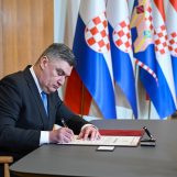 POLITIČKI KOMFOR I USTAVNA SABOTAŽA