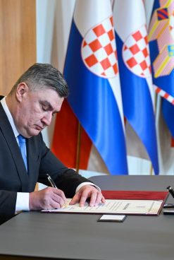 POLITIČKI KOMFOR I USTAVNA SABOTAŽA