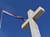KNINSKA ESTRADA I POLITIČKA PREPUCAVANJA