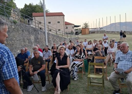 PJESNICI U KNINU POD STIJEGOM SLOBODE