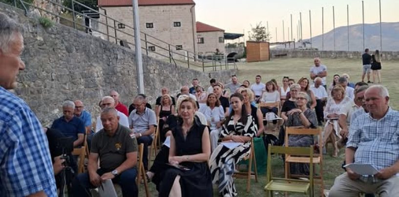 PJESNICI U KNINU POD STIJEGOM SLOBODE
