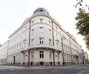 VELEPOSLANSTVA SU SKUPA ODMARALIŠTA ZA POLITIČKE UHLJEBE