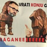 ZA VLASNIKOM INFORMERA OPONAŠALI GLASANJE KONJA
